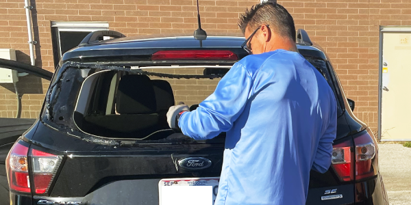 windshield and vehicle window replacement services